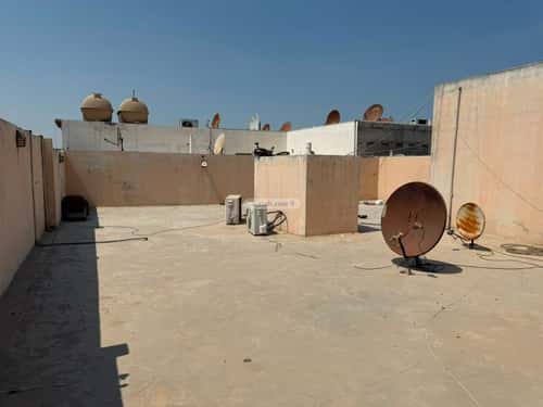 عمارة 325 متر مربع ب 3 أدوار واجهة غربية الثقبة، الخبر