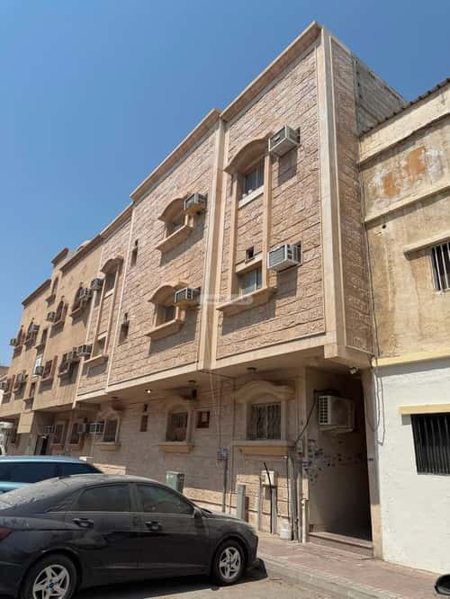 Building 325 SQM with 3 Floors Facing West Al Thoqbah, Khobar