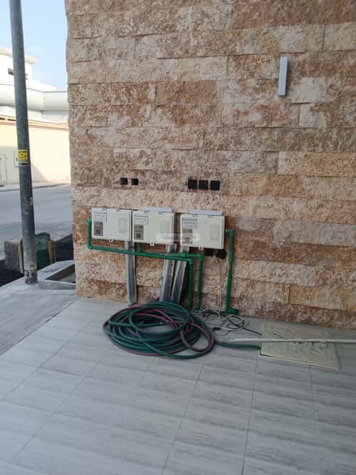Floor with 4 Bedrooms Dahrat Al-Badeah, West Riyadh, Riyadh