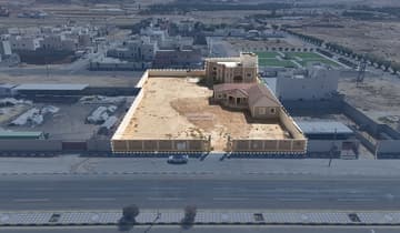 أرض سكنية + فيلا 3477.60م2 في القوارة