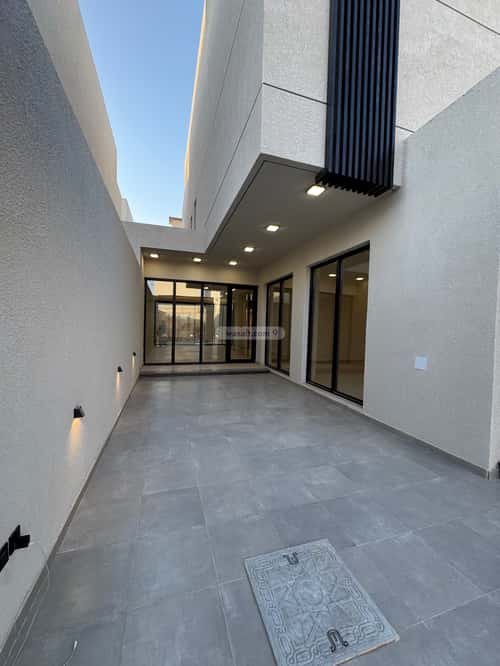 Villa 450 SQM Facing South on 18m Width Street Ar-Rimal, East Riyadh, Riyadh
