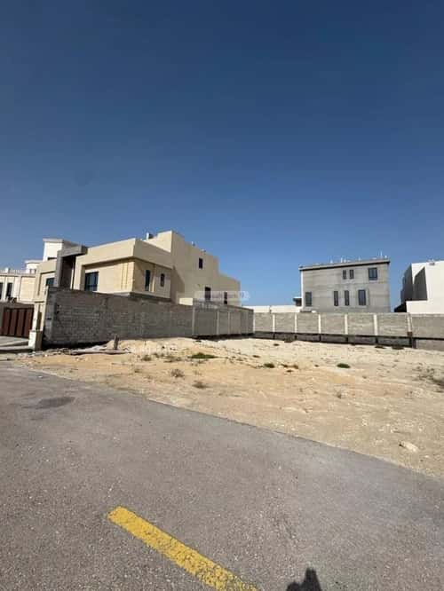 أرض 808.46 متر مربع غربية على شارع 18م البحر، الخبر