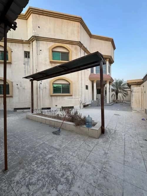 فيلا 894 متر مربع جنوبية على شارع 30م بدر، الدمام