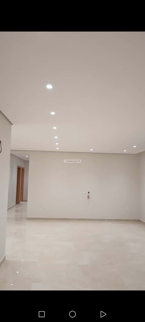 Floor with 5 Bedrooms Middle Al-Uraija, West Riyadh, Riyadh