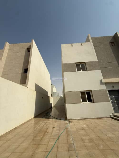 فيلا 300 متر مربع جنوبية على شارع 15م الجنادرية، شرق الرياض، الرياض