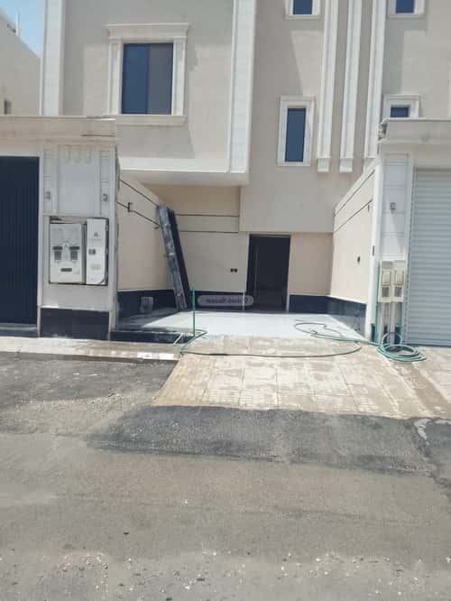 Floor 192.37 SQM with 3 Bedrooms Al-Janadriyah, East Riyadh, Riyadh