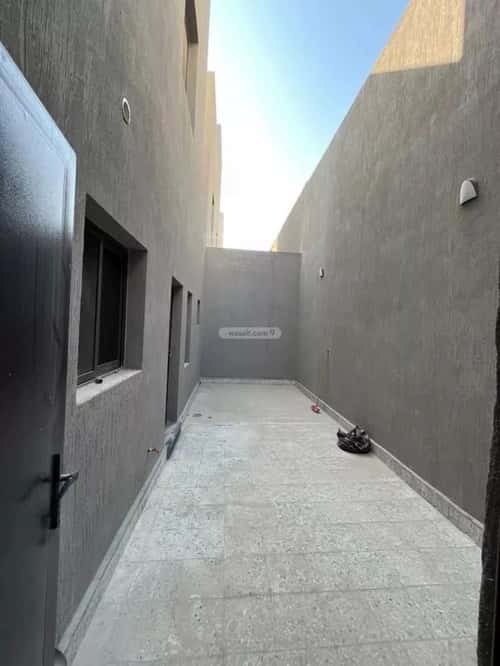فيلا 294.33 متر مربع جنوبية على شارع 18م الشفاء، الخبر