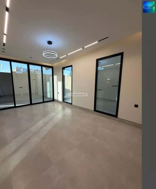فيلا 250 متر مربع شمالية على شارع 20م ضاحية الملك فهد، الدمام