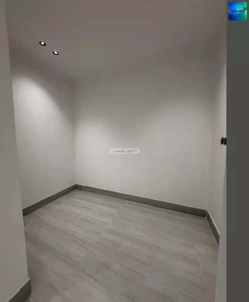 Villa 250 SQM Facing East on 25m Width Street King Fahad Dist, Aldammam