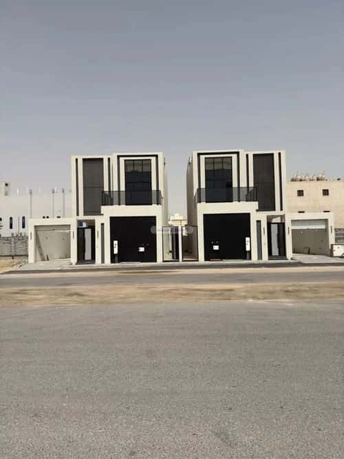 فيلا 311 متر مربع شرقية على شارع 30م ضاحية الملك فهد، الدمام
