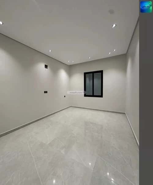 فيلا 250 متر مربع جنوبية على شارع 20م ضاحية الملك فهد، الدمام