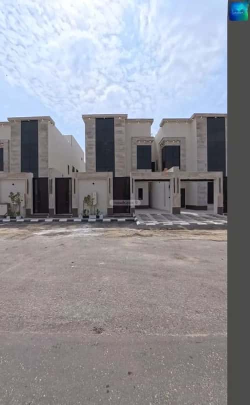 فيلا 250 متر مربع شرقية على شارع 20م ضاحية الملك فهد، الدمام