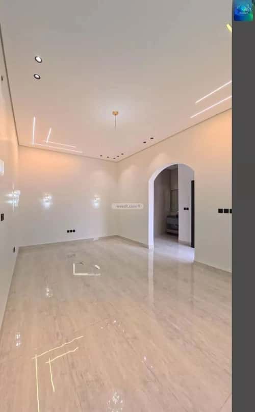فيلا 250 متر مربع شرقية على شارع 20م ضاحية الملك فهد، الدمام