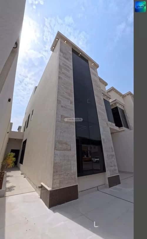 فيلا 250 متر مربع شرقية على شارع 20م ضاحية الملك فهد، الدمام
