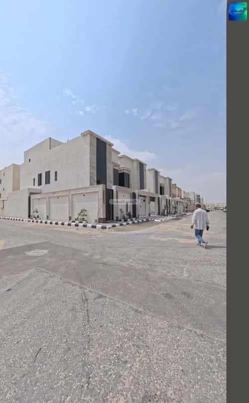 فيلا 250 متر مربع شرقية على شارع 20م ضاحية الملك فهد، الدمام