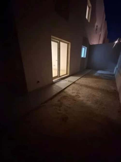 فيلا 250 متر مربع شرقية على شارع 18م مطار الملك خالد الدولي، شمال الرياض، الرياض