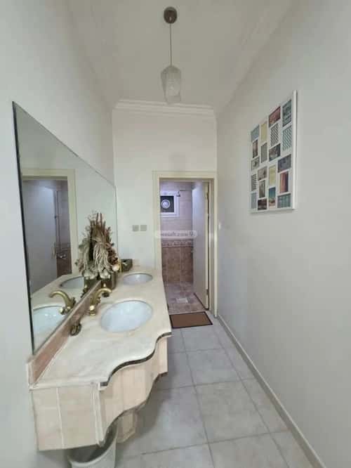 Floor 720 SQM with 4 Bedrooms Shubra, West Riyadh, Riyadh