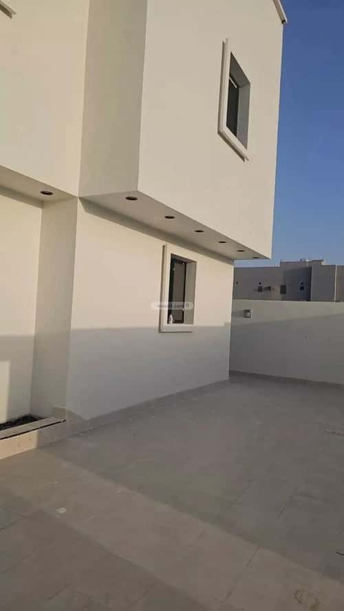 Building 704 SQM Al Yamamah, Khalis