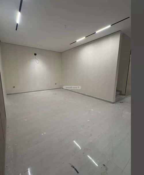 فيلا 295 متر مربع جنوبية على شارع 30م الصواري، الخبر