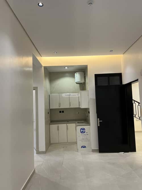 Building 400 SQM Facing West Twaeeq, West Riyadh, Riyadh