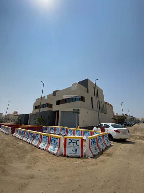 Villa 258 SQM Facing South with 5 Bedrooms Al Yaqoot, North Jeddah, Jeddah