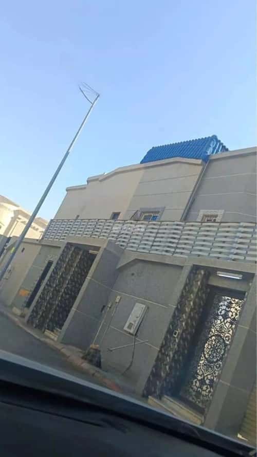 فيلا 270 متر مربع شرقية على شارع 15م بدر، جنوب الرياض، الرياض