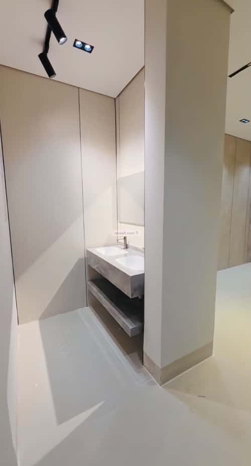 شقة 213.39 متر مربع ب 6 غرف العزيزية، الجبيل