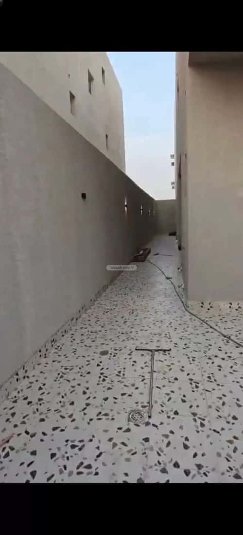 فيلا 250 متر مربع جنوبية على شارع 20م ضاحية الملك فهد، الدمام