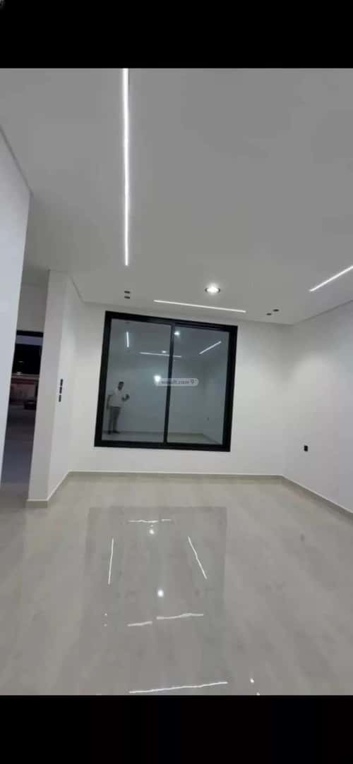 Villa 250 SQM Facing East on 30m Width Street King Fahad Dist, Aldammam