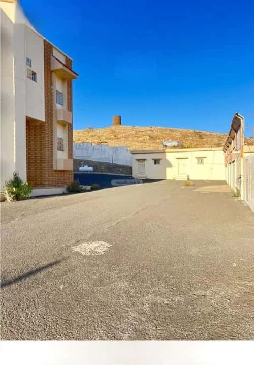 Villa 2706.5 SQM Facing South on 9m Width Street The Valley, Abha