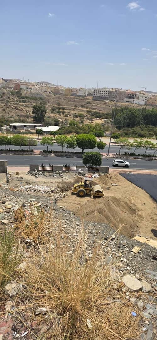 أرض 843 متر مربع شمالية شرقية على شارع 30م شمسان، أبها
