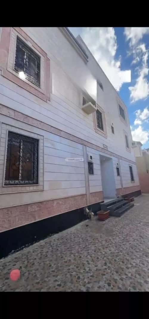 فيلا 1763.9 متر مربع شمالية على شارع 20م الأخباب، الطائف