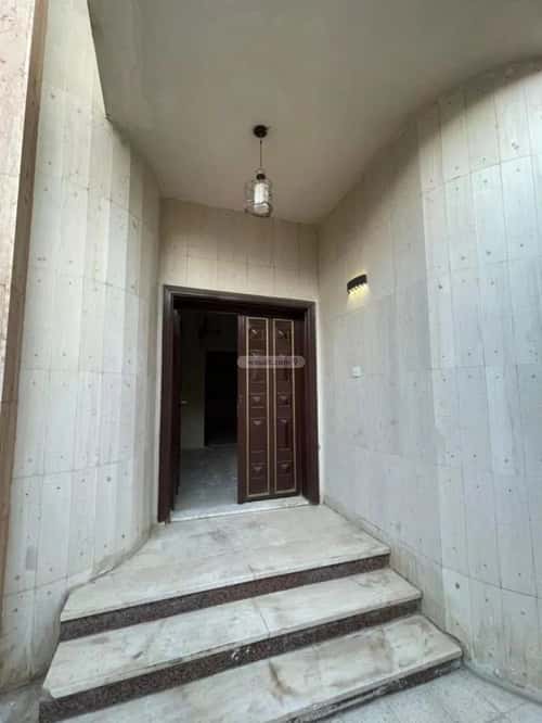 Floor 400 SQM with 5 Bedrooms King Fahd, North Riyadh, Riyadh