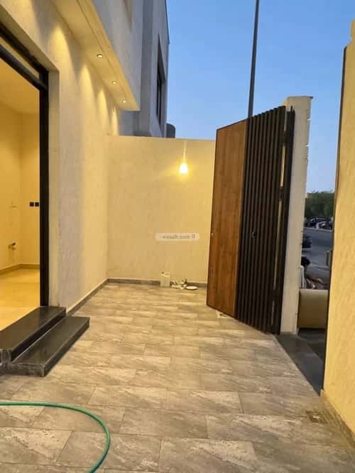 فيلا 250 متر مربع شرقية على شارع 25م إشبيلية، شرق الرياض، الرياض