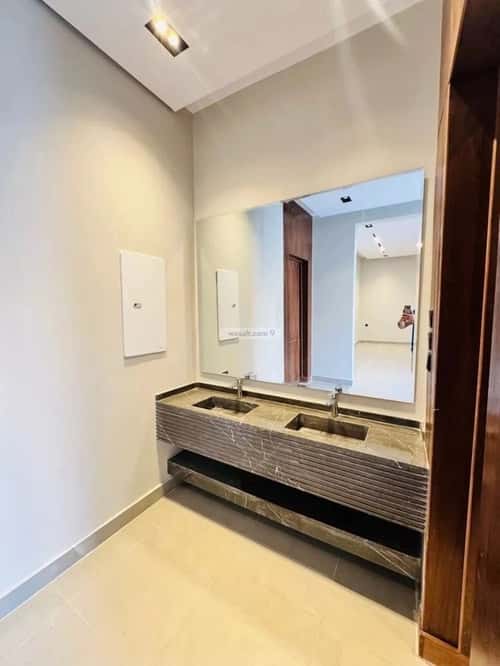 Floor 259.9 SQM with 5 Bedrooms Al-Yarmuk, East Riyadh, Riyadh