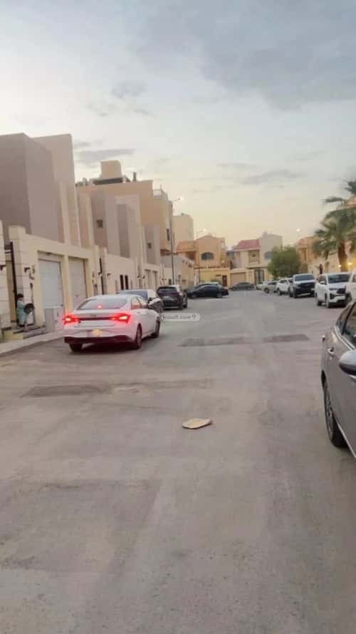 فيلا 200 متر مربع شرقية على شارع 15م التعاون، شمال الرياض، الرياض