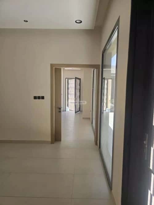 Floor 205.59 SQM with 5 Bedrooms Ar-Rawabi, East Riyadh, Riyadh