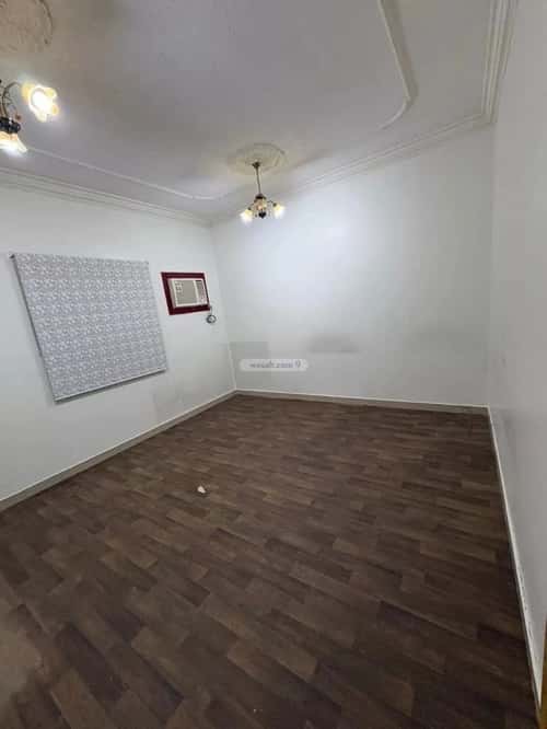 Floor 700 SQM with 4 Bedrooms Ishbiliyah, East Riyadh, Riyadh