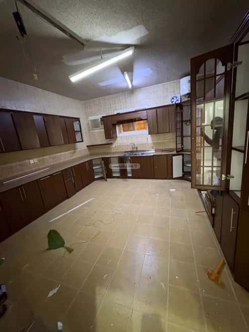 Floor 400 SQM with 5 Bedrooms Al-Yarmuk, East Riyadh, Riyadh