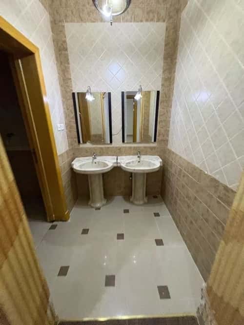 Floor 420 SQM with 5 Bedrooms Al-Yarmuk, East Riyadh, Riyadh