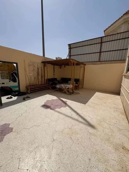 Floor 320 SQM with 5 Bedrooms Ishbiliyah, East Riyadh, Riyadh