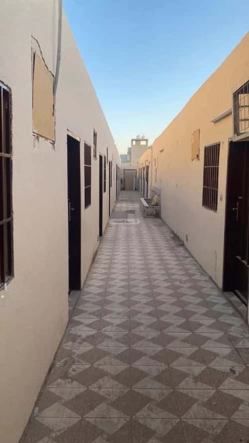 Building 1500 SQM Facing West Ar-Rimal, East Riyadh, Riyadh