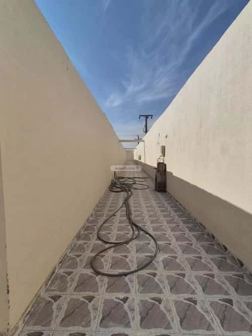عمارة 2700 متر مربع واجهة غربية الرمال، شرق الرياض، الرياض