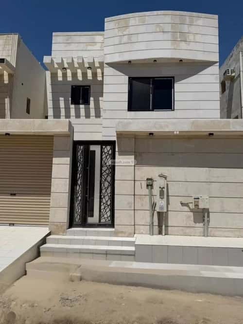 فيلا 250 متر مربع جنوبية على شارع 18م ضاحية الملك فهد، الدمام