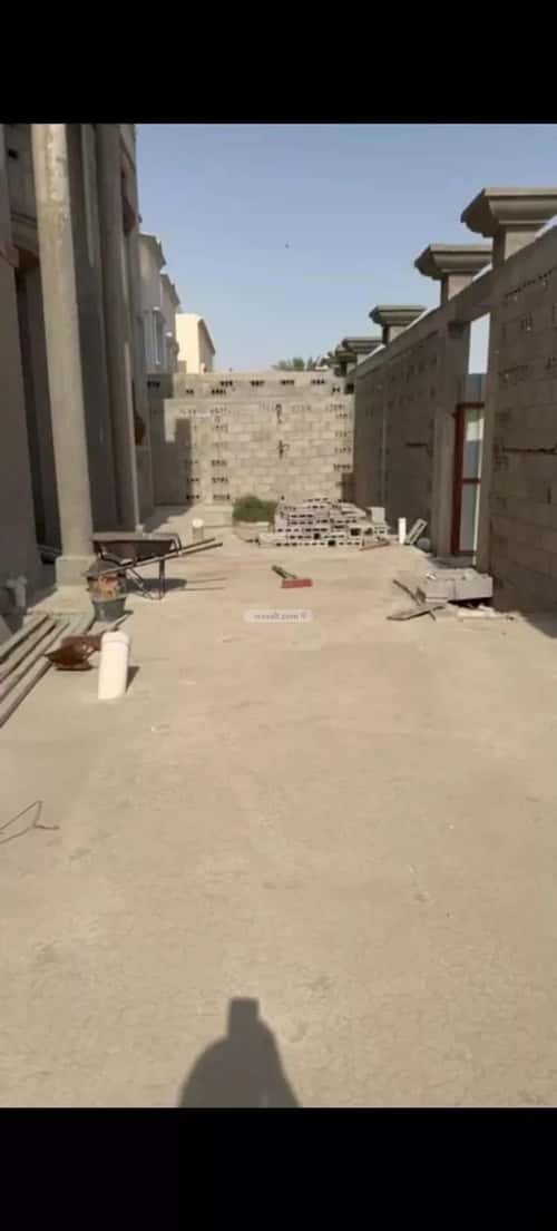 فيلا 900 متر مربع شرقية على شارع 30م بدر، الدمام
