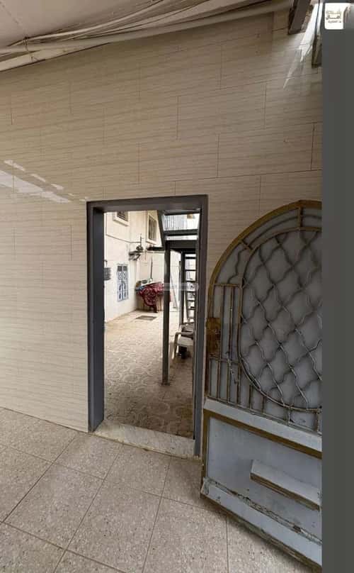 Building 640 SQM Facing South Alnozha, Makkah Al Mukarramah