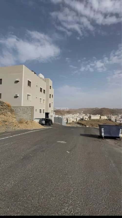 أرض 1401.14 متر مربع غربية على شارع 15م الأخباب، الطائف