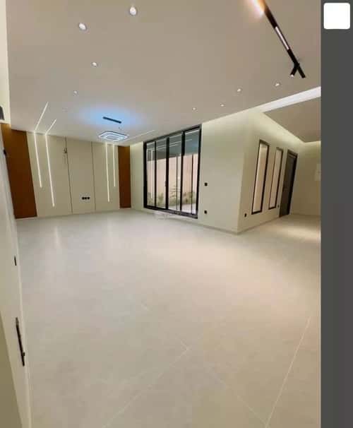 فيلا 450 متر مربع شرقية على شارع 18م ضاحية الإسكان، الطائف
