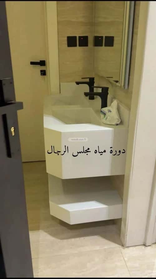 Floor 169.44 SQM with 5 Bedrooms Al-Janadriyah, East Riyadh, Riyadh
