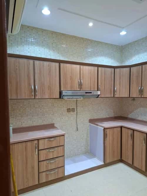 Floor 750 SQM with 5 Bedrooms As-Sahafa, North Riyadh, Riyadh